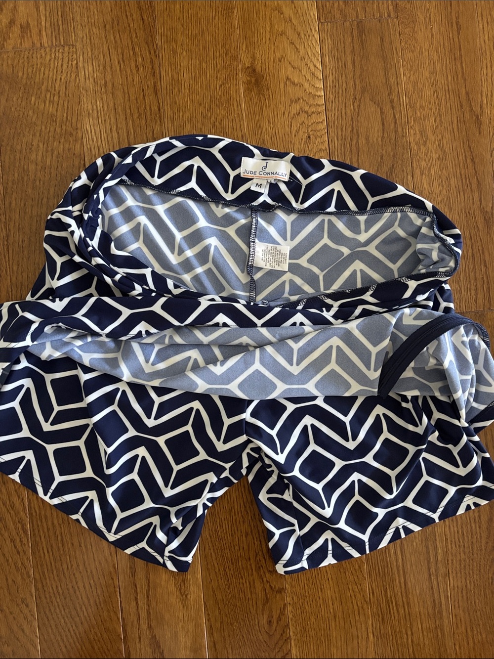 Jude Connally Geometric Print skort in navy and white like new condition - Picture 3 of 3